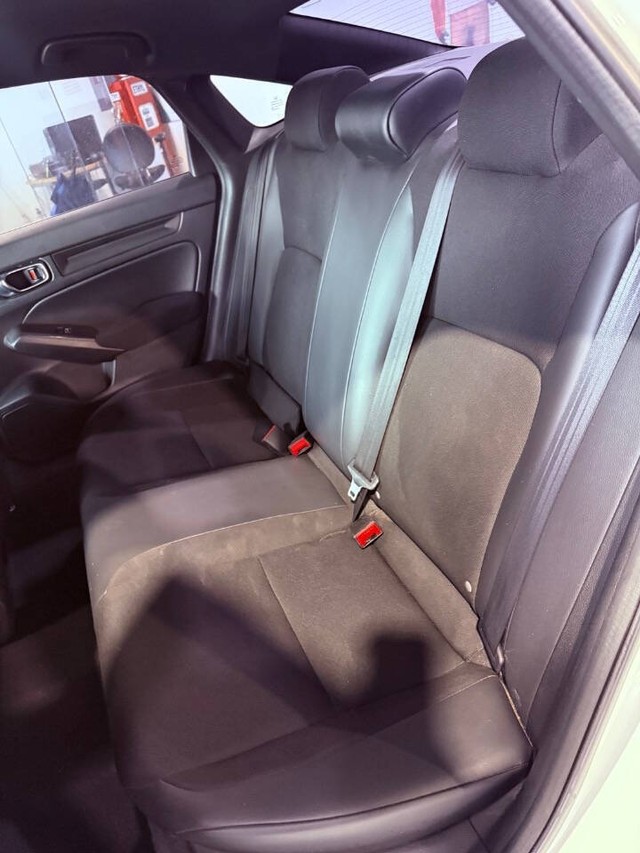 Honda Civic Sedan Vehicle Full-screen Gallery Image 45