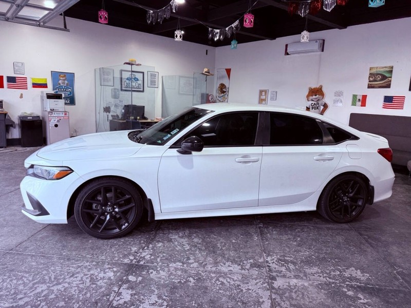 Honda Civic Sedan Vehicle Full-screen Gallery Image 10