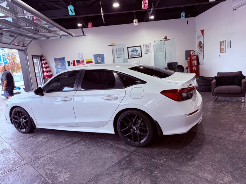 Honda Civic Sedan Vehicle Full-screen Gallery Image 19