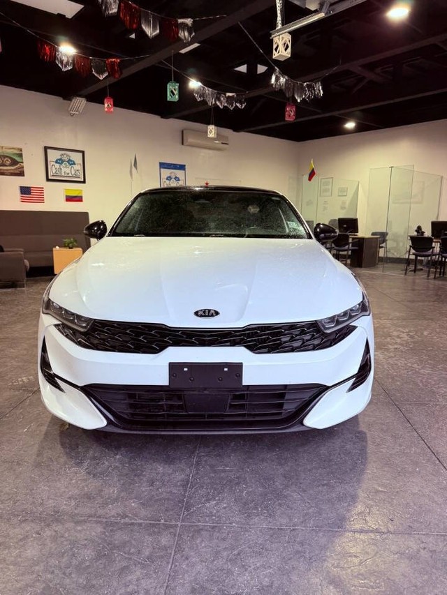 Kia K5 Vehicle Full-screen Gallery Image 06