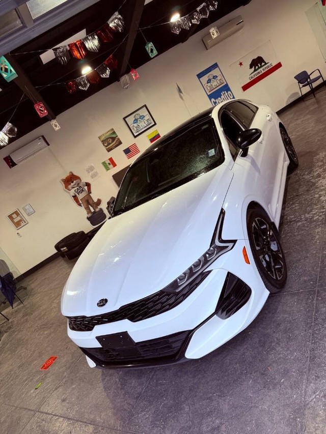 Kia K5 Vehicle Full-screen Gallery Image 08