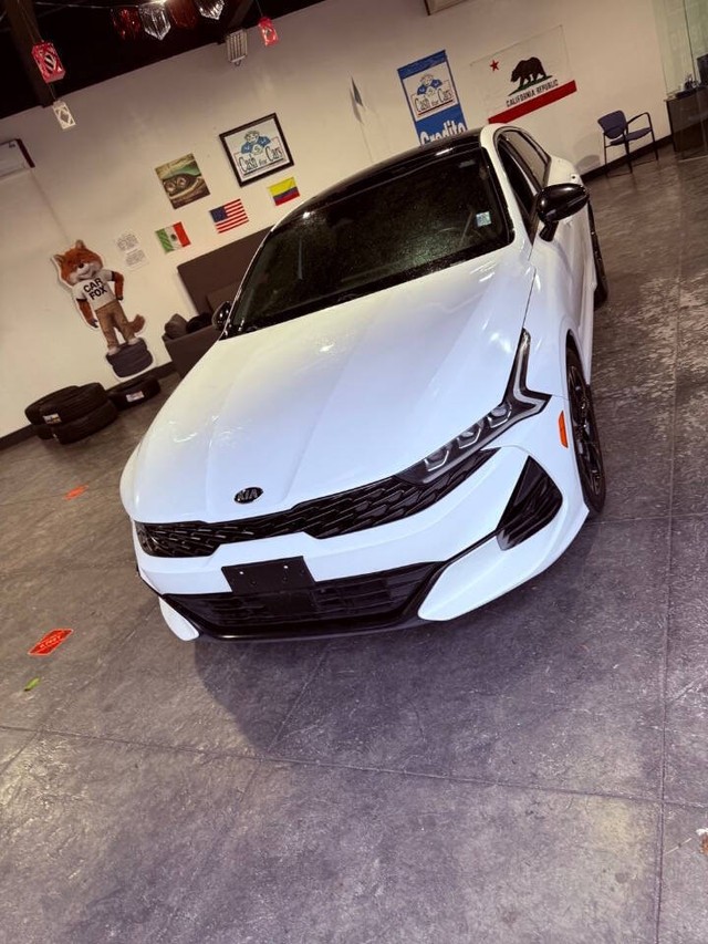 Kia K5 Vehicle Full-screen Gallery Image 09