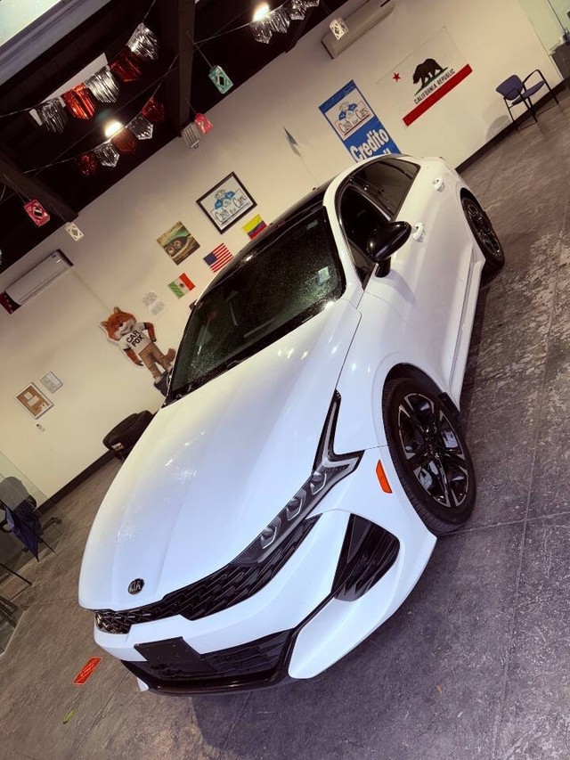 Kia K5 Vehicle Full-screen Gallery Image 12