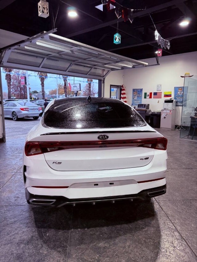 Kia K5 Vehicle Full-screen Gallery Image 19