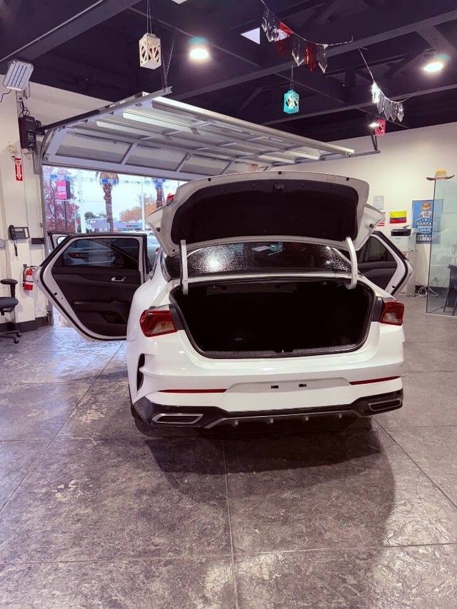 Kia K5 Vehicle Full-screen Gallery Image 38