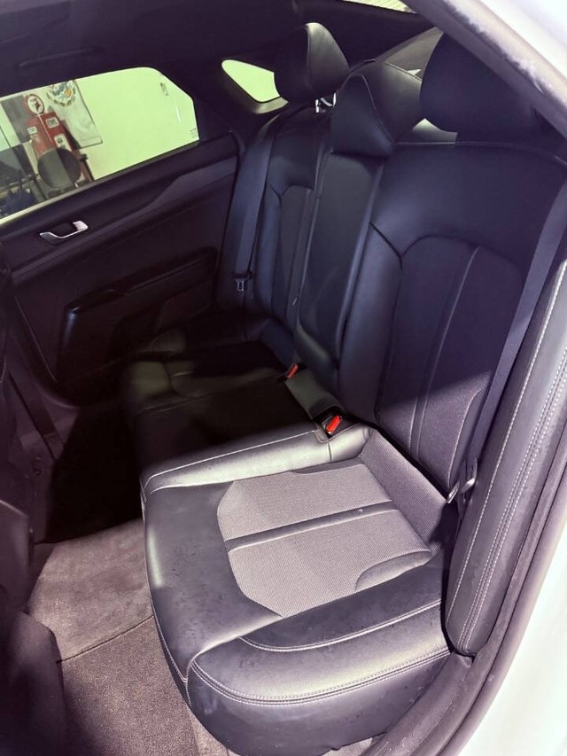 Kia K5 Vehicle Full-screen Gallery Image 39