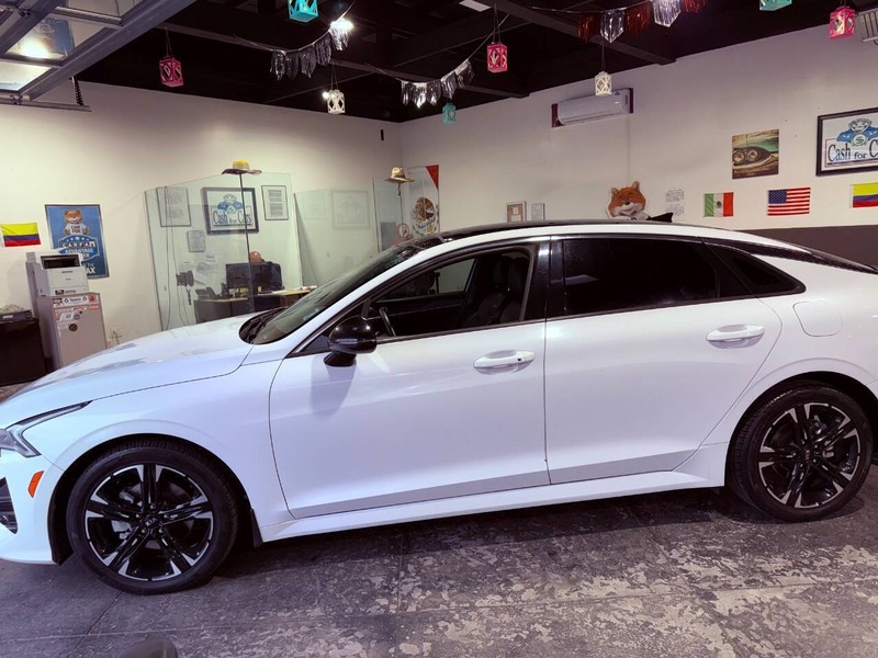 Kia K5 Vehicle Full-screen Gallery Image 14