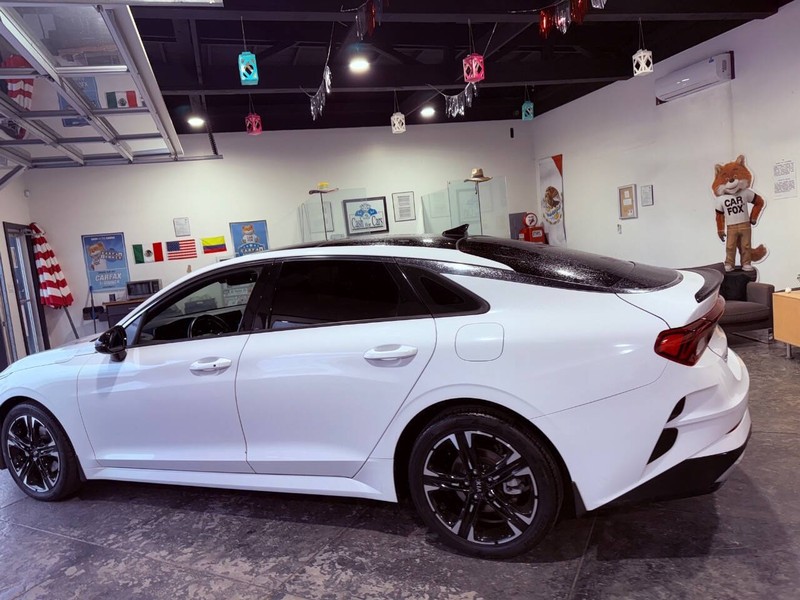 Kia K5 Vehicle Full-screen Gallery Image 16