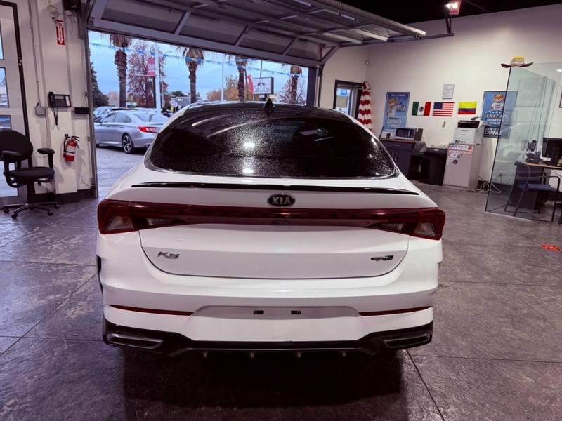 Kia K5 Vehicle Full-screen Gallery Image 24