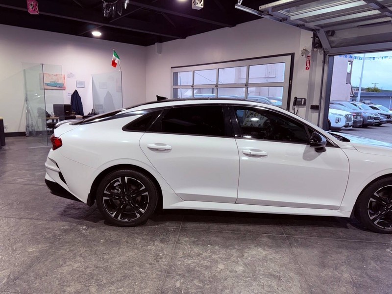 Kia K5 Vehicle Full-screen Gallery Image 29