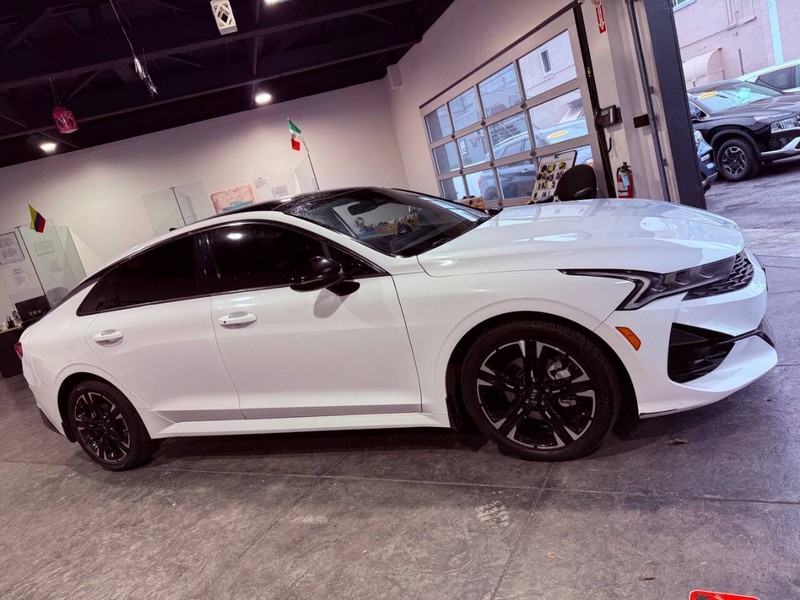 Kia K5 Vehicle Full-screen Gallery Image 31