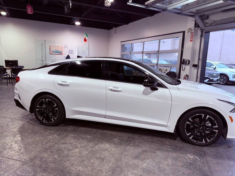 Kia K5 Vehicle Full-screen Gallery Image 32