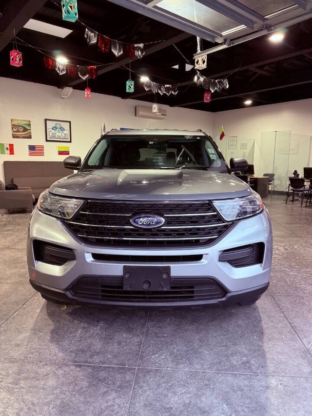 Ford Explorer Vehicle Full-screen Gallery Image 02