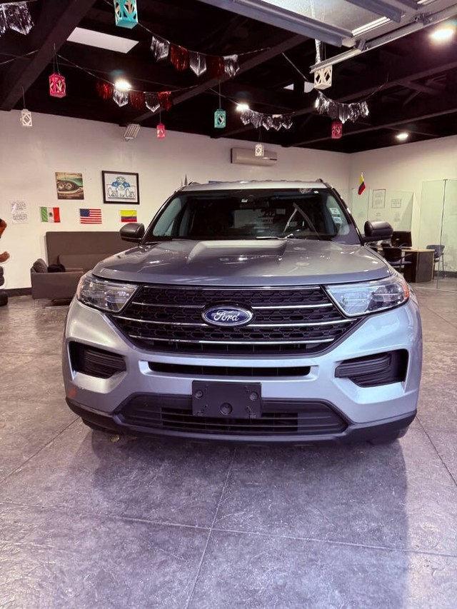 Ford Explorer Vehicle Full-screen Gallery Image 06