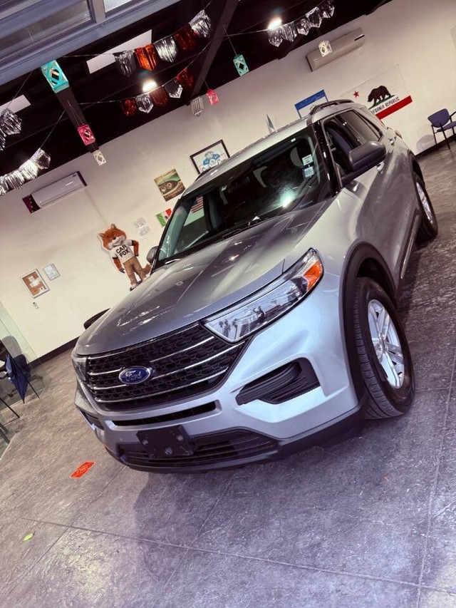 Ford Explorer Vehicle Full-screen Gallery Image 08