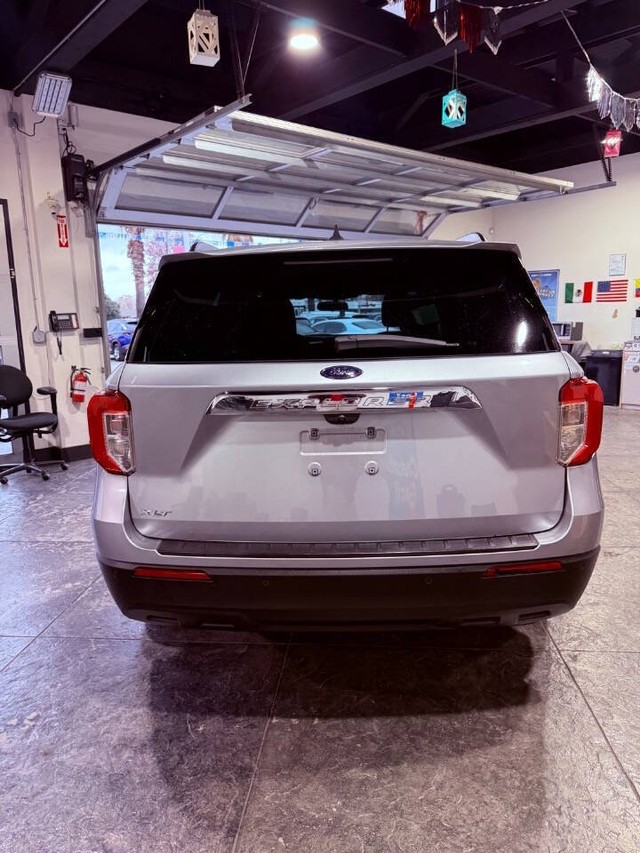 Ford Explorer Vehicle Full-screen Gallery Image 22