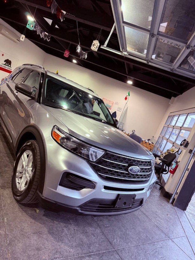 Ford Explorer Vehicle Full-screen Gallery Image 38