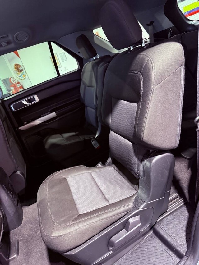 Ford Explorer Vehicle Full-screen Gallery Image 41