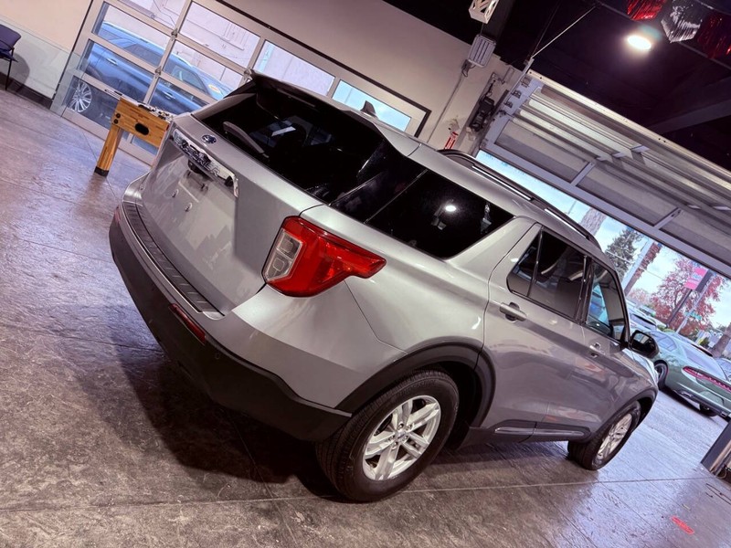 Ford Explorer Vehicle Full-screen Gallery Image 20