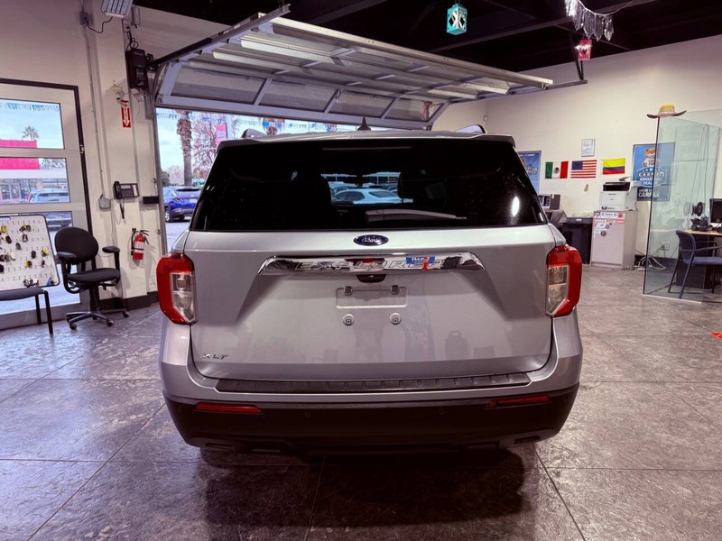 Ford Explorer Vehicle Full-screen Gallery Image 21