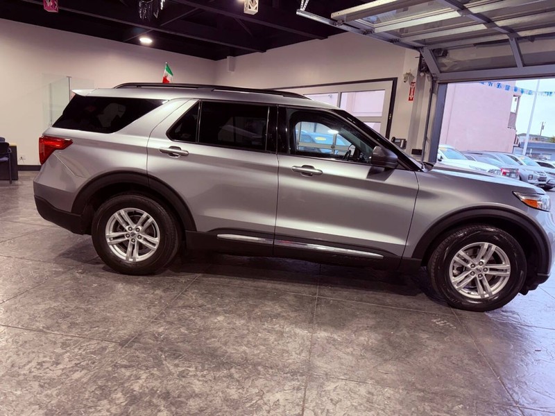 Ford Explorer Vehicle Full-screen Gallery Image 30