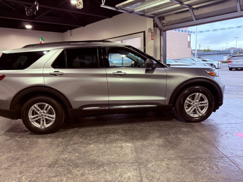 Ford Explorer Vehicle Full-screen Gallery Image 31