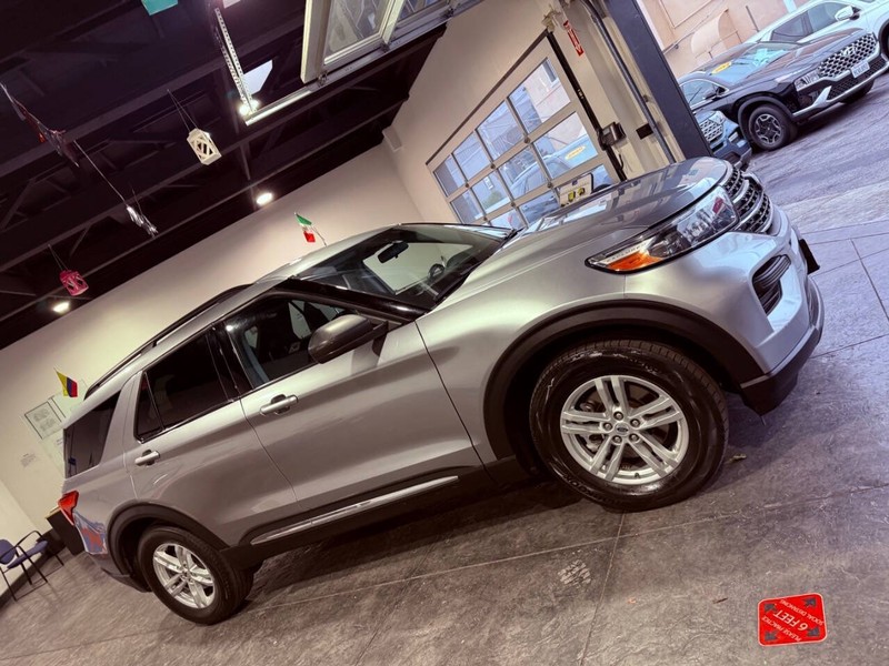 Ford Explorer Vehicle Full-screen Gallery Image 32