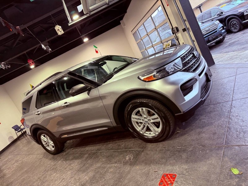 Ford Explorer Vehicle Full-screen Gallery Image 36