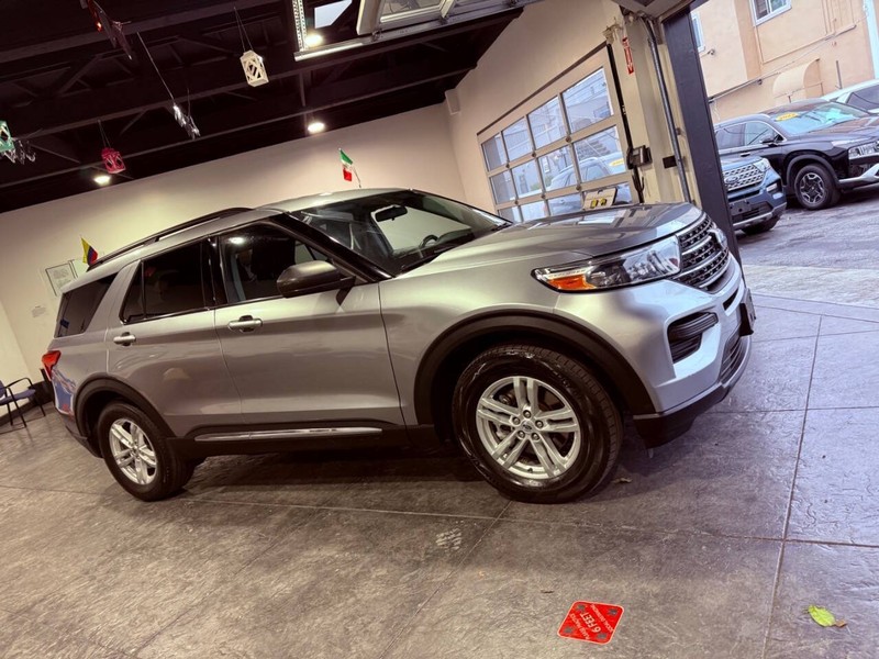 Ford Explorer Vehicle Full-screen Gallery Image 37