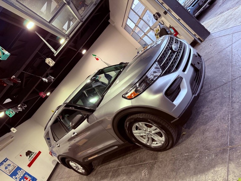 Ford Explorer Vehicle Full-screen Gallery Image 40