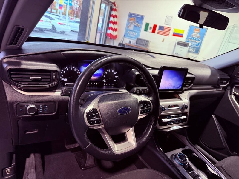 Ford Explorer Vehicle Full-screen Gallery Image 43