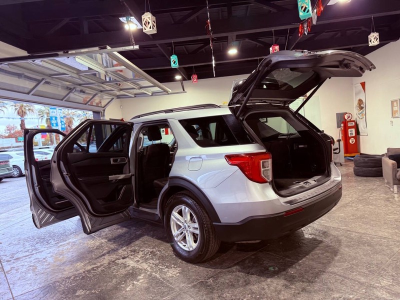 Ford Explorer Vehicle Full-screen Gallery Image 50