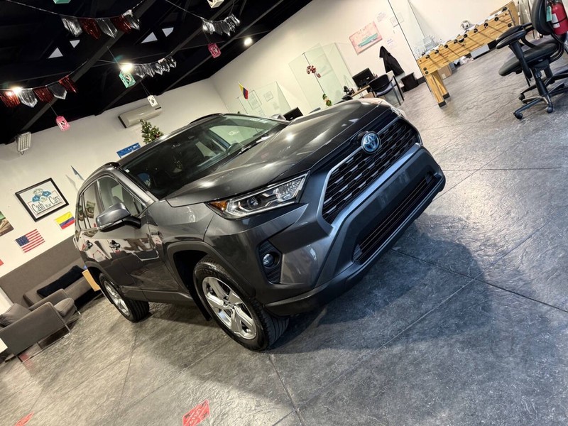 Toyota RAV4 Hybrid Vehicle Full-screen Gallery Image 38