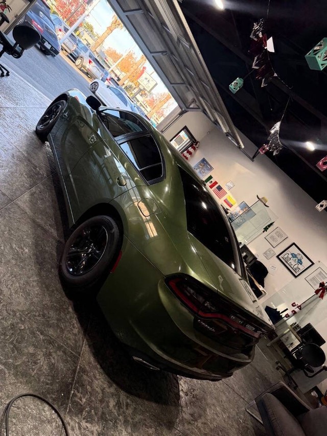 Dodge Charger Vehicle Full-screen Gallery Image 21