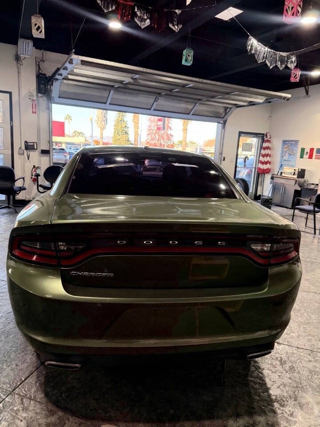 Dodge Charger Vehicle Full-screen Gallery Image 26