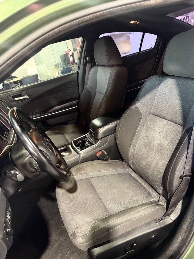 Dodge Charger Vehicle Full-screen Gallery Image 39