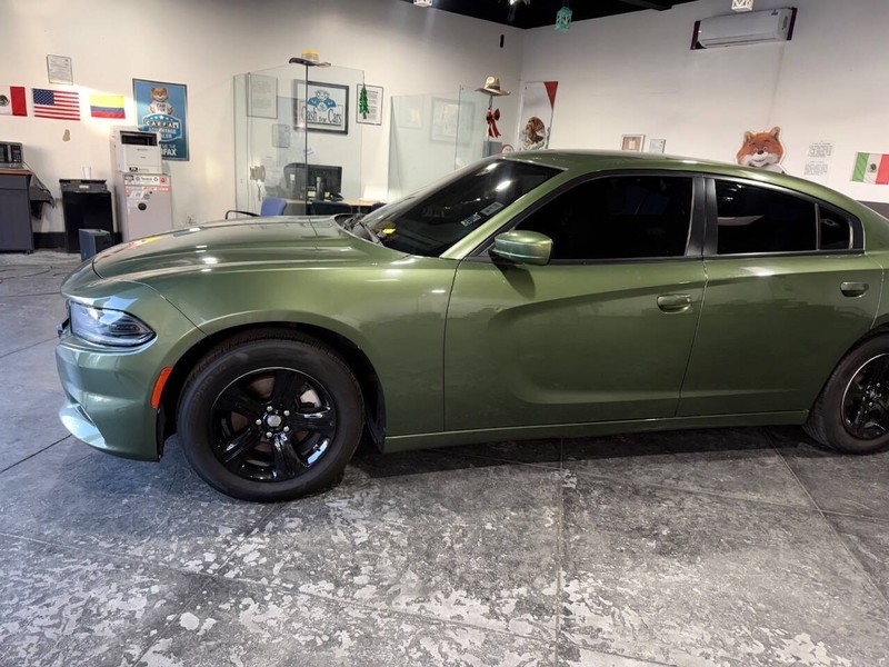 Dodge Charger Vehicle Full-screen Gallery Image 10