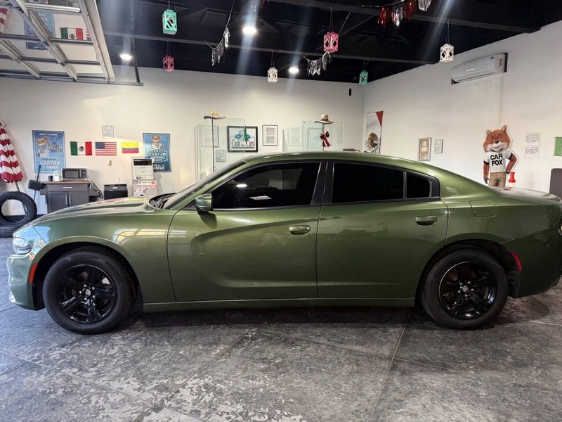 Dodge Charger Vehicle Full-screen Gallery Image 12