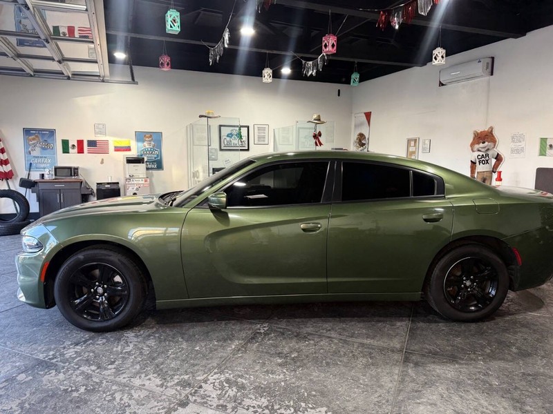 Dodge Charger Vehicle Full-screen Gallery Image 13