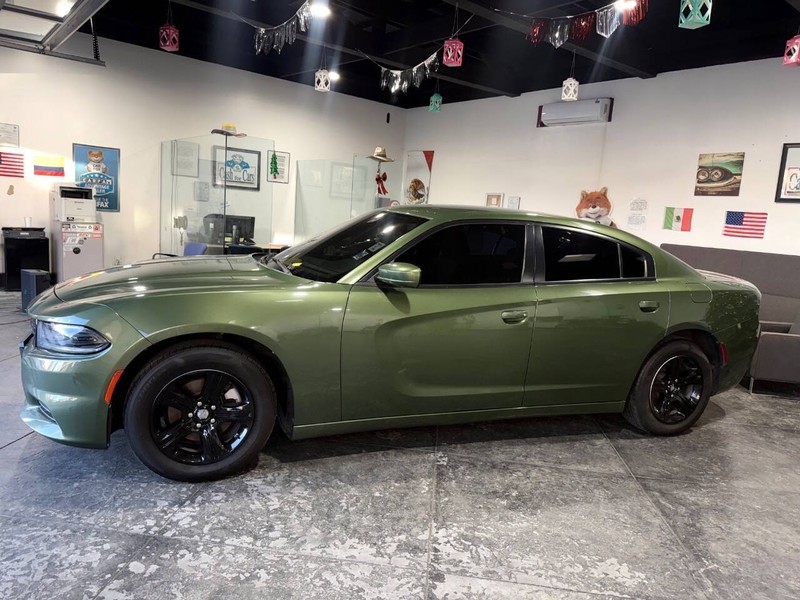 Dodge Charger Vehicle Full-screen Gallery Image 14
