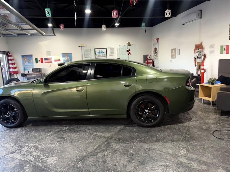 Dodge Charger Vehicle Full-screen Gallery Image 15