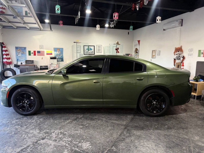 Dodge Charger Vehicle Full-screen Gallery Image 17