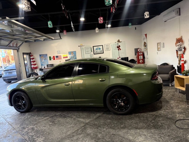 Dodge Charger Vehicle Full-screen Gallery Image 18