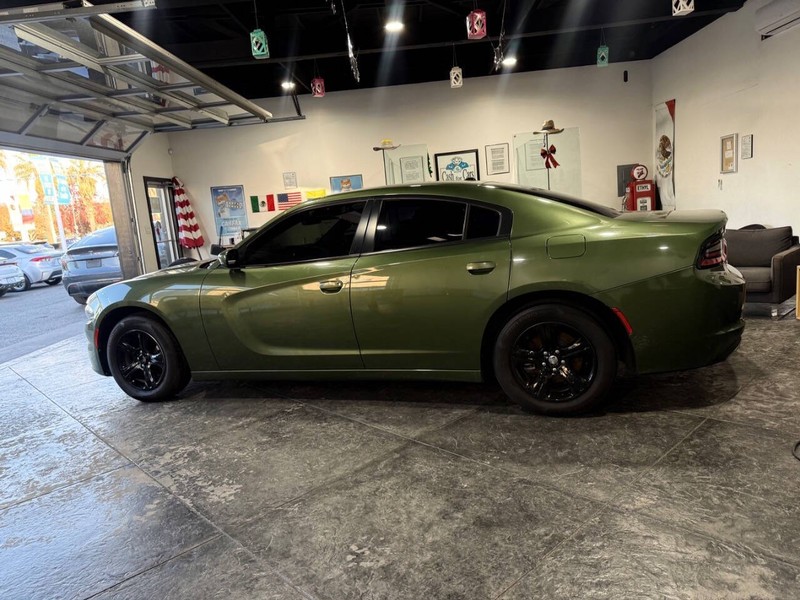 Dodge Charger Vehicle Full-screen Gallery Image 19