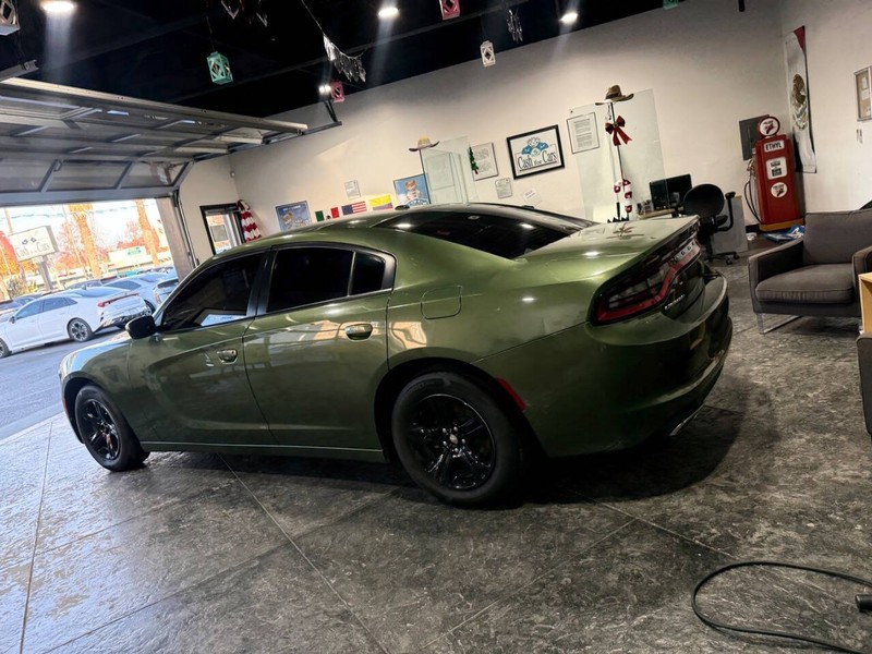 Dodge Charger Vehicle Full-screen Gallery Image 22