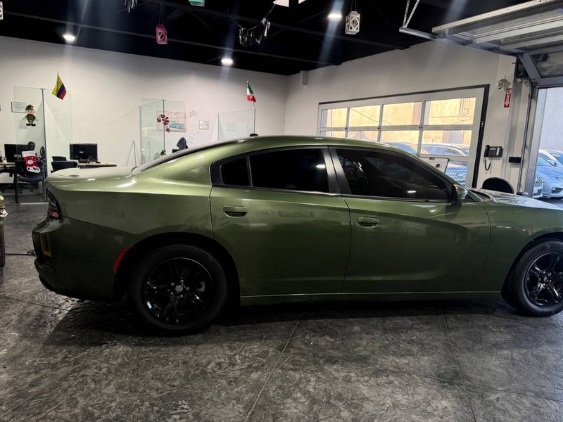 Dodge Charger Vehicle Full-screen Gallery Image 27