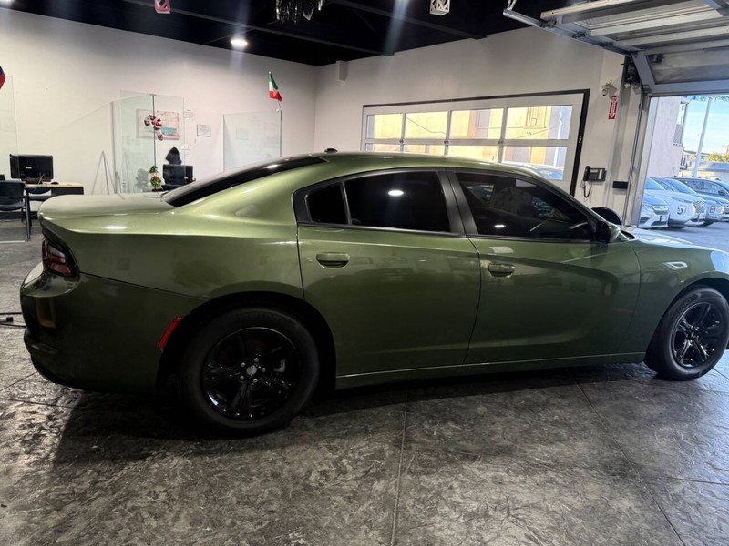 Dodge Charger Vehicle Full-screen Gallery Image 28