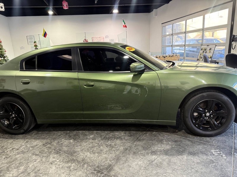 Dodge Charger Vehicle Full-screen Gallery Image 30