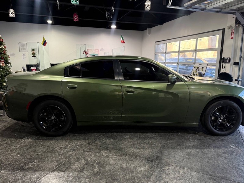 Dodge Charger Vehicle Full-screen Gallery Image 31