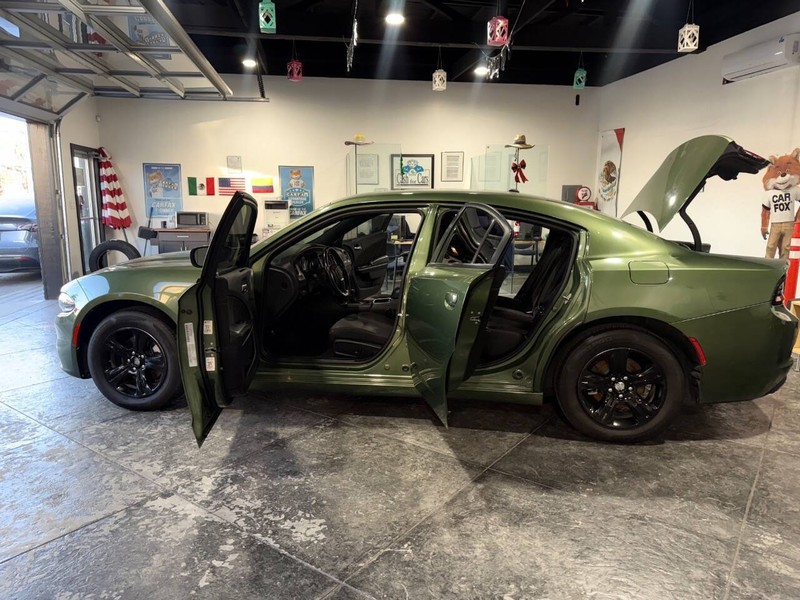 Dodge Charger Vehicle Full-screen Gallery Image 40